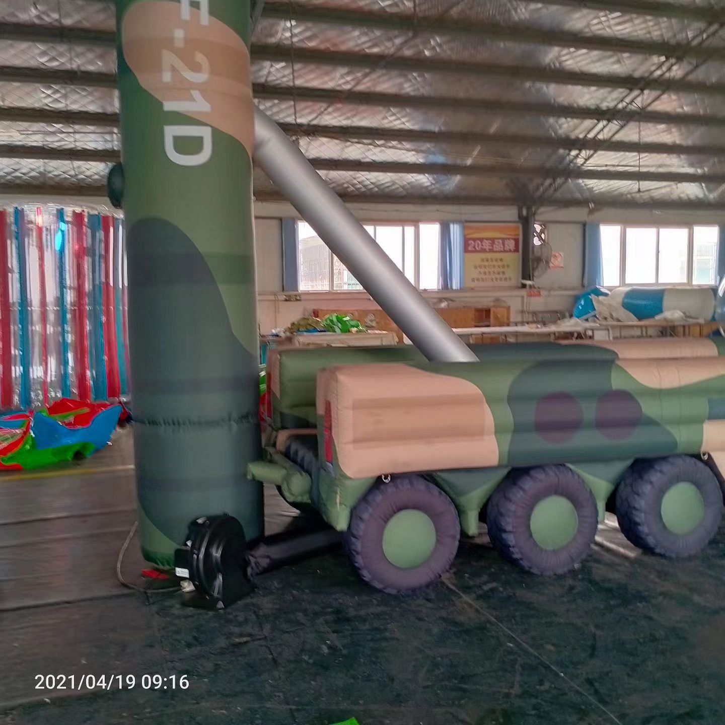 饶阳军事演习中的充气目标车辆：模拟发射车雷达车坦克飞机